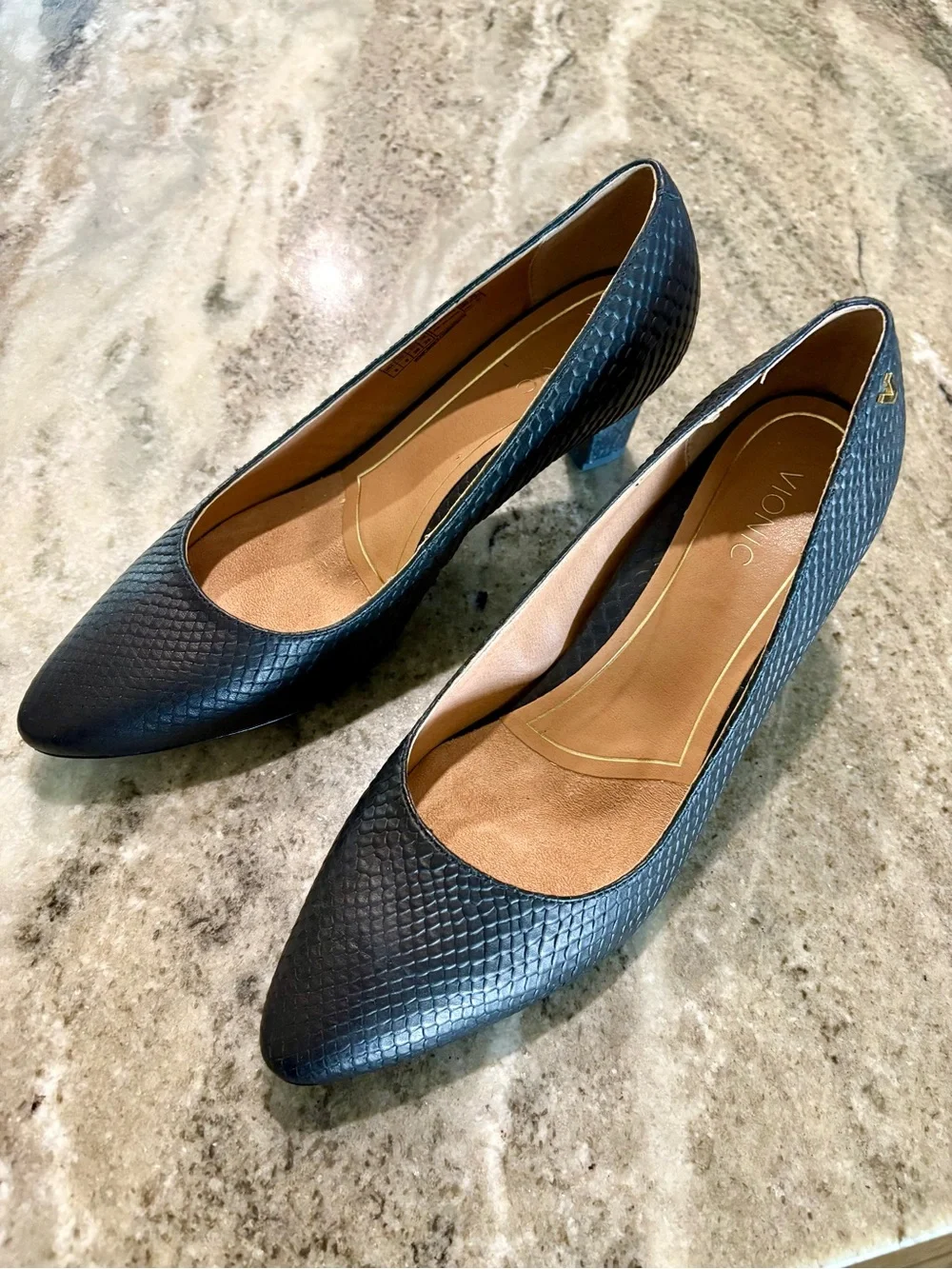 Vionic sleek pointed